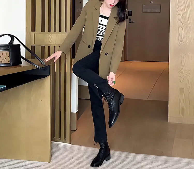 黑色小西装外套女小个子2025春秋新款炸街高级设计感小众休闲西服