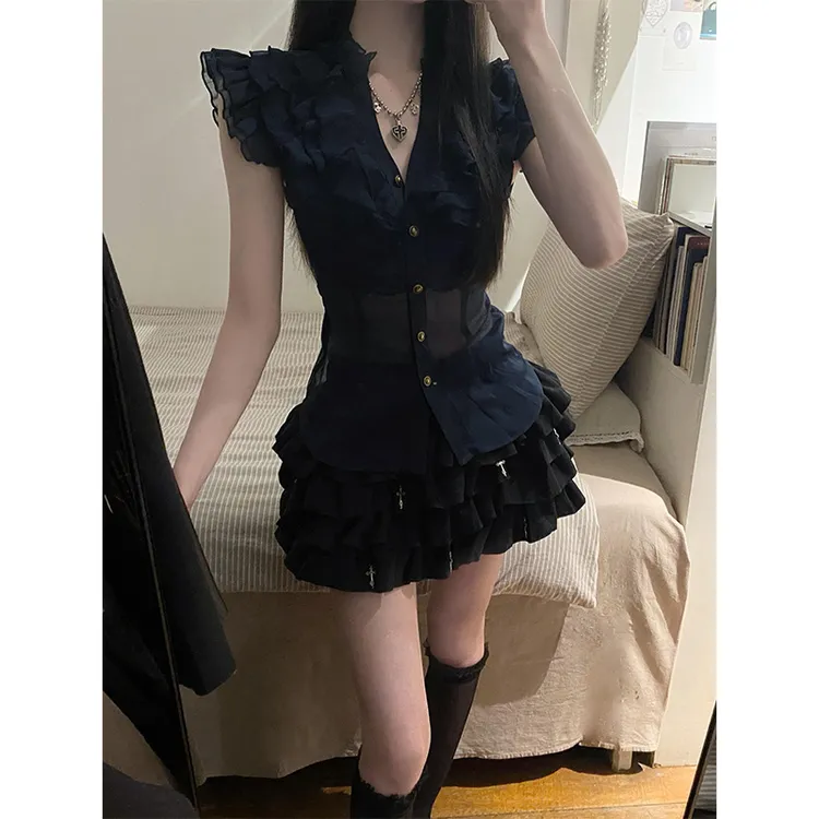 氛围感贵气穿搭花边设计感收腰显瘦上衣搭黑色气质半身裙女两件套