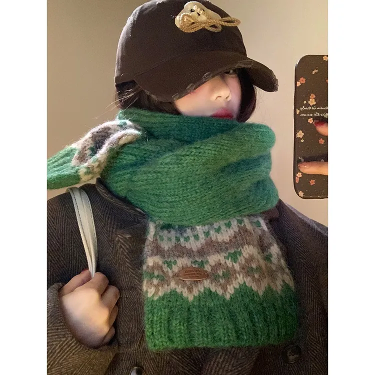费尔岛绿色针织毛线围巾女2025冬季圣诞氛围加厚百搭保暖防寒围脖