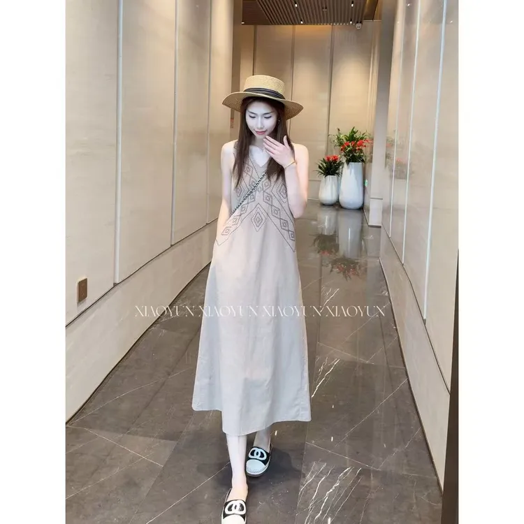 法式刺绣无袖连衣裙 小允姐姐2025新款时尚法式刺绣无袖连衣裙