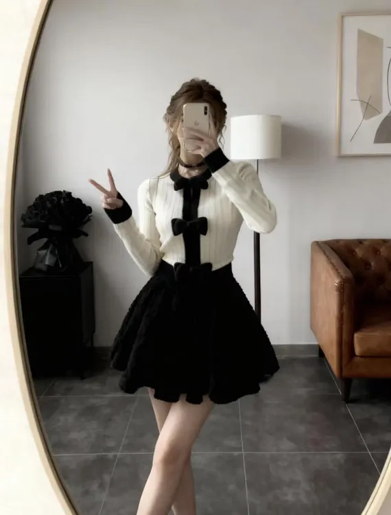 晚间星屑 秋冬千金风小香feel竖条黑白蝴蝶结撞色收腰针织衫套装