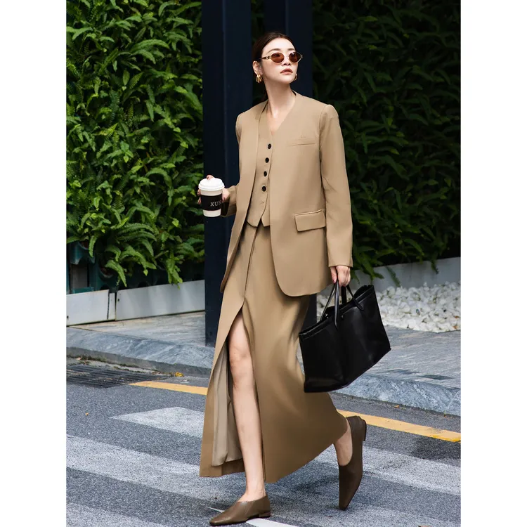 2025秋冬新款法式高档商务气质女神范卡其色西装马甲半裙三件套潮