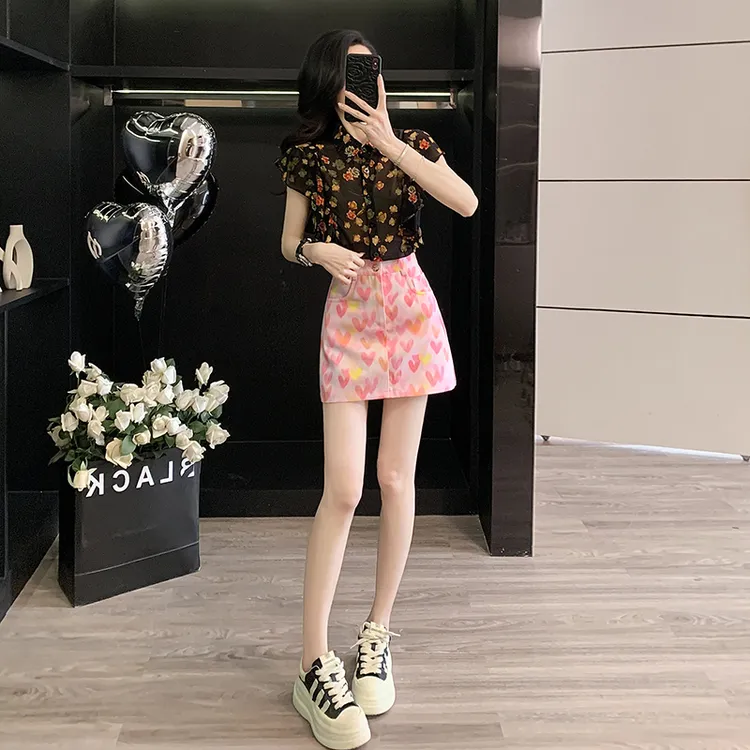 飞飞袖碎花衬衫夏季新款显瘦小衫小众减龄上衣高腰a字包臀一步裙