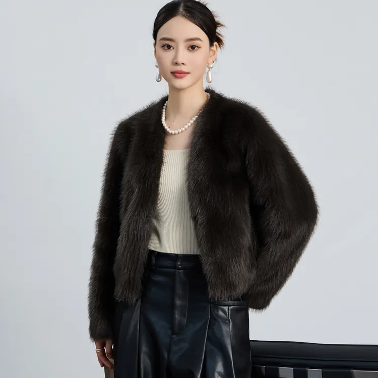 2025新品冬季发布女士小香风短外套小狐貂轻奢时尚百搭上衣