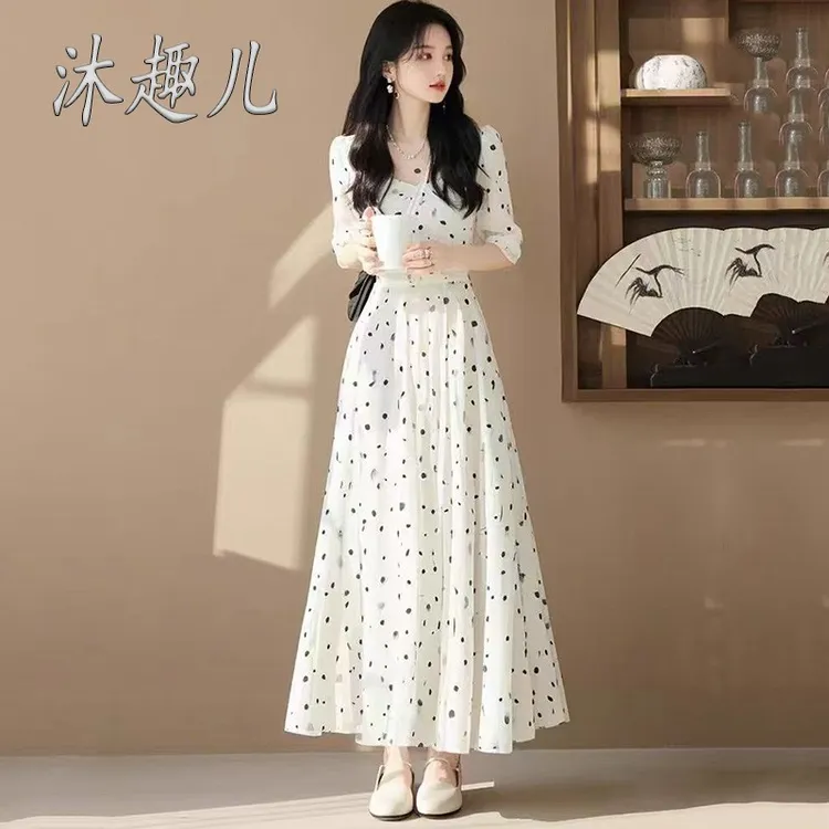 浅夏系穿搭上流社会气质名媛女神范轻奢高级感正式场合波点连衣裙