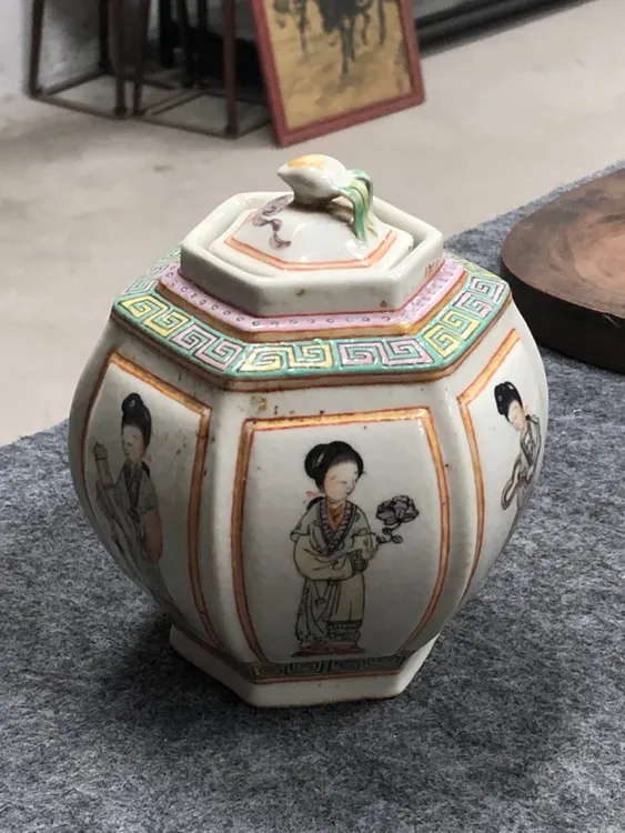 六方美女罐一个,全品相无磕碰手绘手工陶瓷描金釉里红矾红缠枝