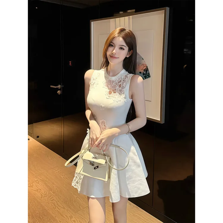 法式气质蕾丝镂空无袖连衣裙女秋冬新款收腰显瘦高级感a字短裙子
