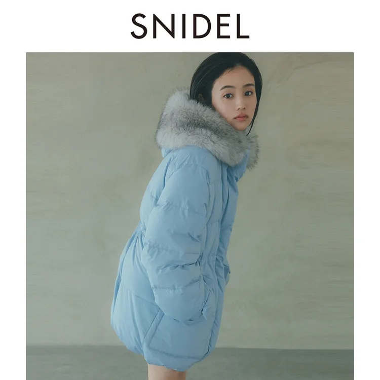 SNIDEL2025秋冬新款日系毛领连帽收腰羽绒服SWFC255304