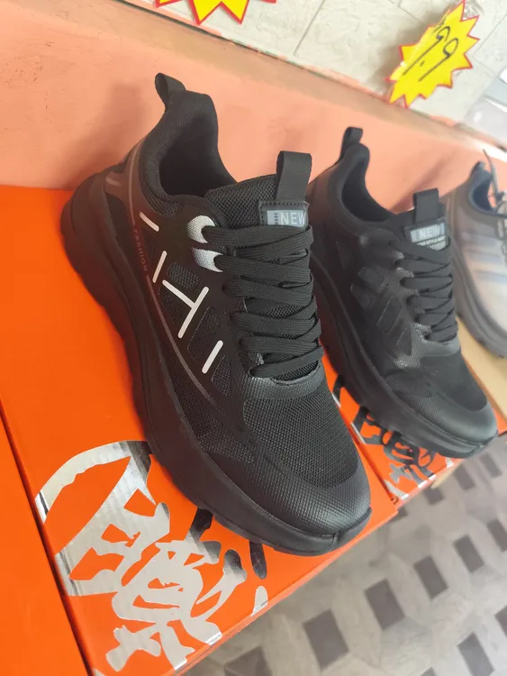 透气减震跑道休闲健步轻便跑步鞋舒适男士运动鞋