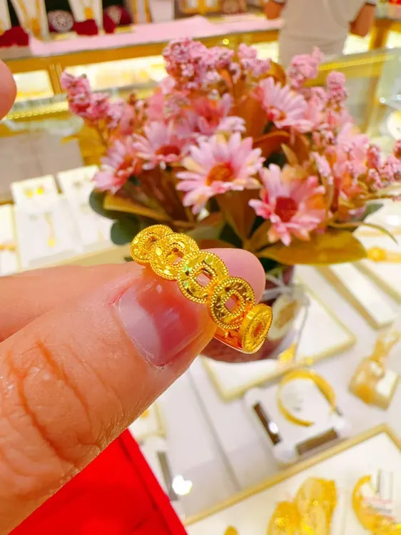 合金戒指 0.15g 碎冰戒指  سېھران قاپلىما ئالتۇنلىرى 