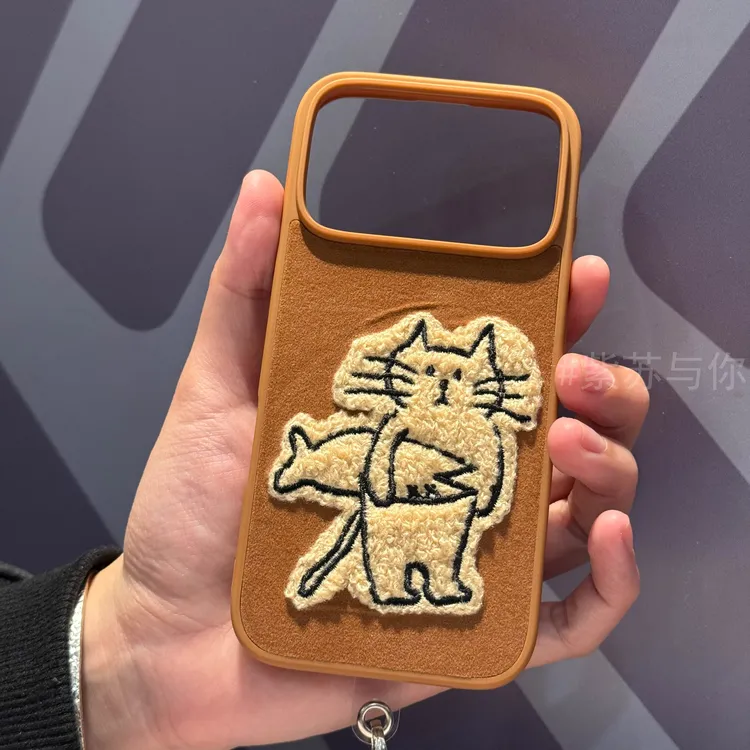 卡通秋冬刺绣小猫小狗适用于iPhone17苹果16手机壳15挂绳14软13新