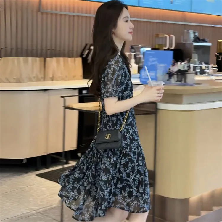 法式气质碎花圆领连衣裙女2025夏季新款收腰显瘦中长款短袖裙子潮