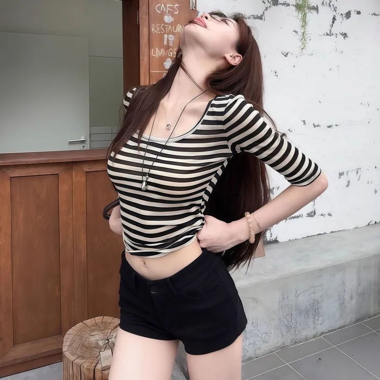 锁骨U领撞色条纹中袖T恤女夏季修身显瘦打底百搭小众别致小上衣女