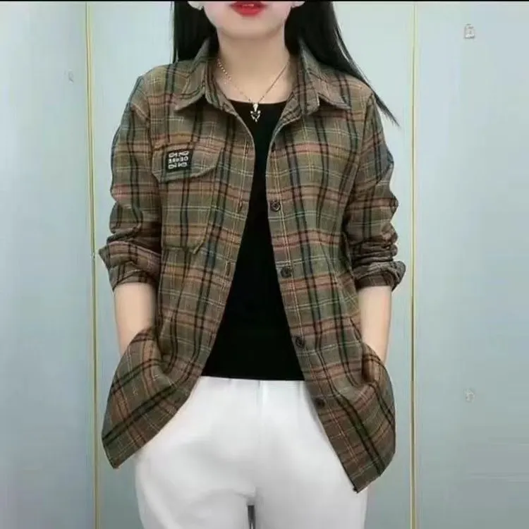 春秋季新款时尚休闲长袖格子衬衫女大码宽松舒适