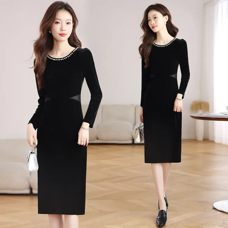 实拍丝绒连衣裙秋冬季女装新款礼服高端气质显瘦赫本风小黑裙长裙