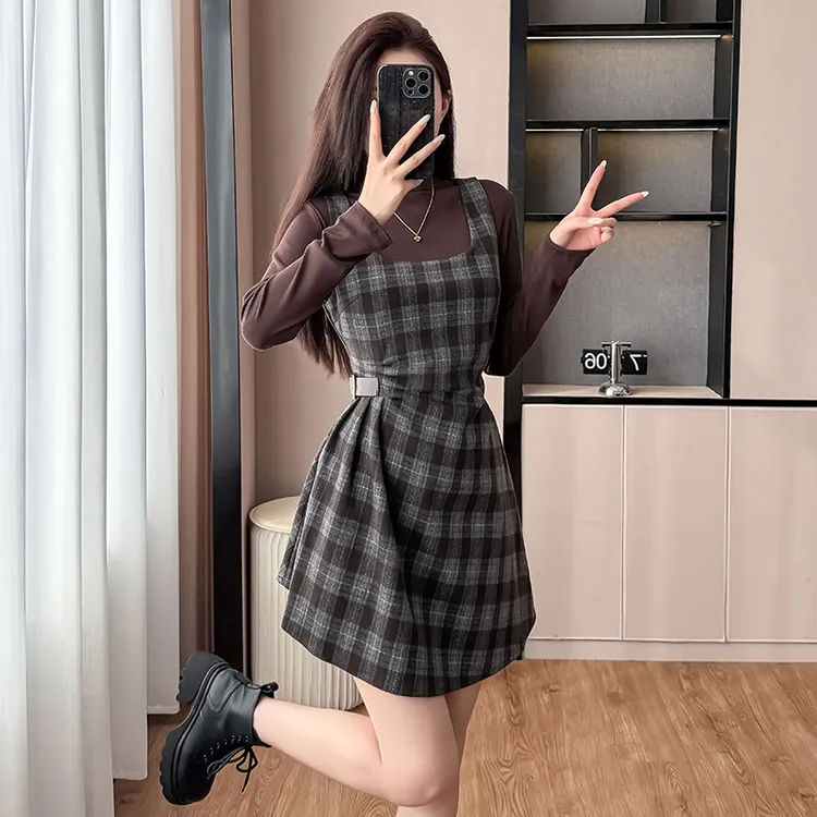 2025秋季韩版时尚休闲穿搭一整套女格子背带连衣裙打底衫两件套