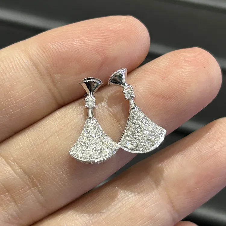 PT950铂金镶嵌天然钻石扇形裙子耳环设计时尚简约百搭耳饰