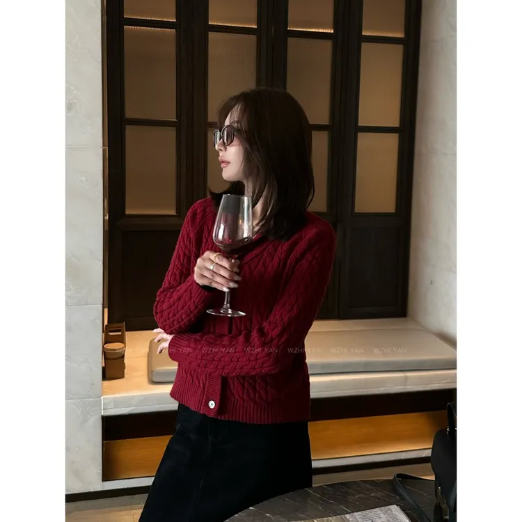 【朱砂夜行】“羊毛衫"极简设计感翻领绞花工艺红色长袖毛衣开衫2270