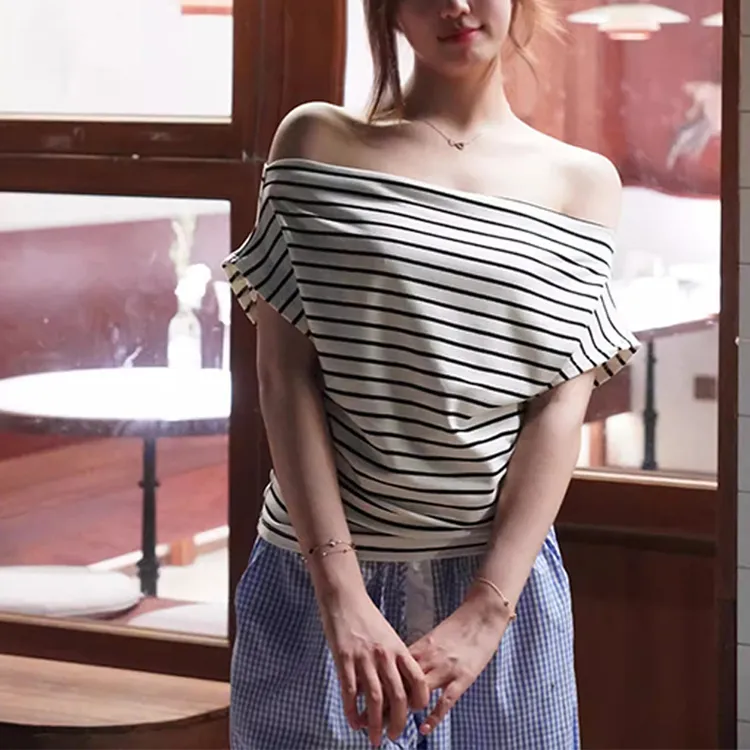 法彩娜一字肩撞色条纹短袖t恤夏季2025修身独特别致斜领露肩上衣