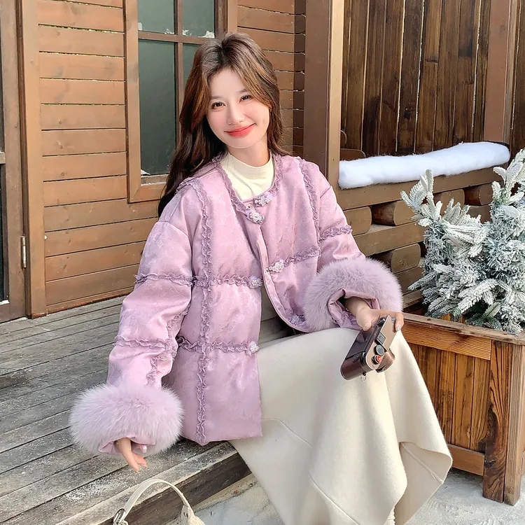 新中式狐狸毛袖口羽绒服女2025冬季独特超漂亮千金风钉珠盘扣外套