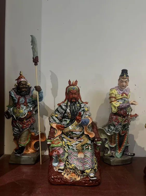 三头关公景德镇陶瓷关羽周仓关平三国演义人物桃园三结义公司摆件