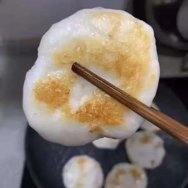鲜香美味墨鱼饼口感Q弹适合多种烹饪方式