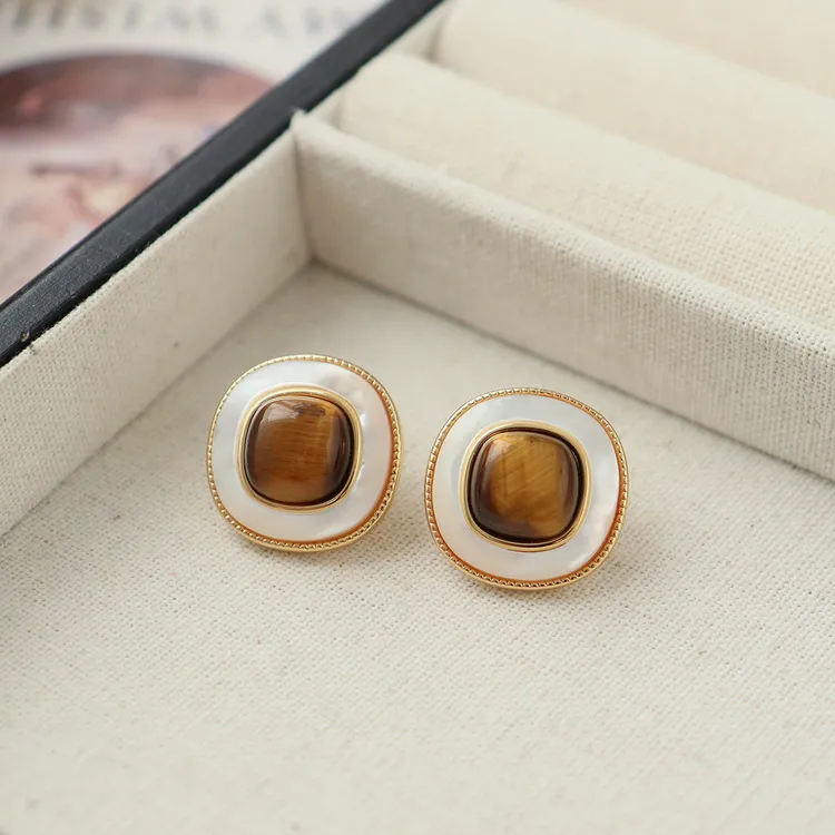 铜合金贝壳耳饰 几何方形 复古高级感气质轻奢简约高端百搭耳钉女