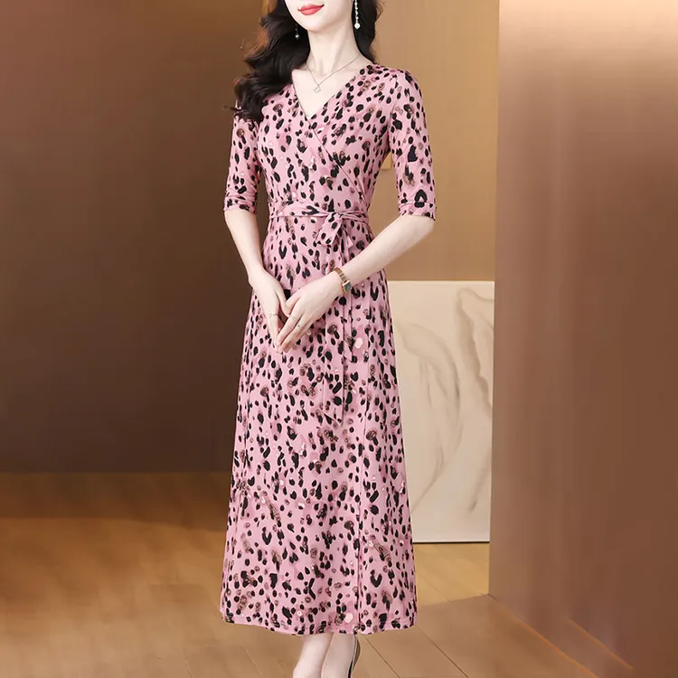 法式粉色豹纹连衣裙女2025夏季新款高级感收腰显瘦气质小众长裙子