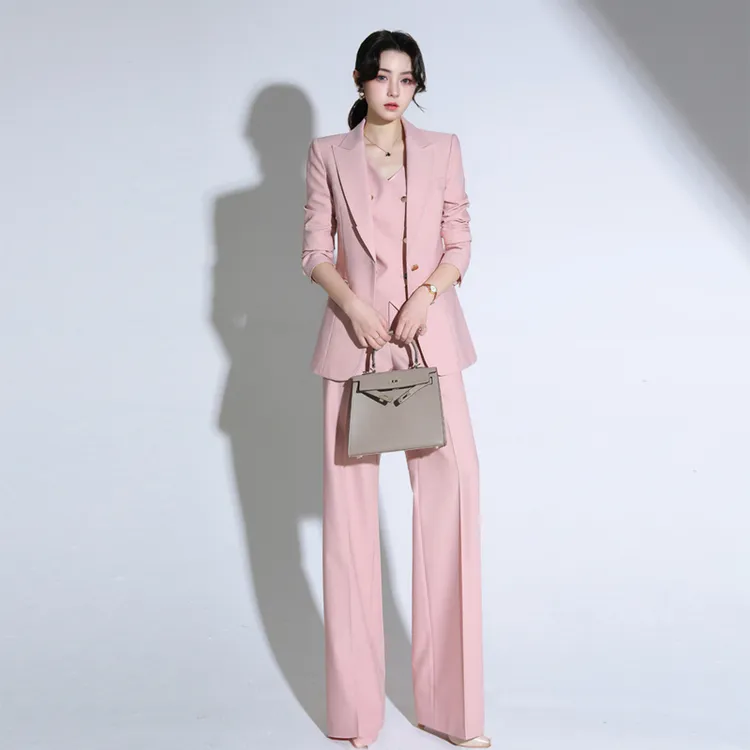轻奢高级感樱花粉小西装三件套温柔气质垂感阔腿裤西服套装女显瘦