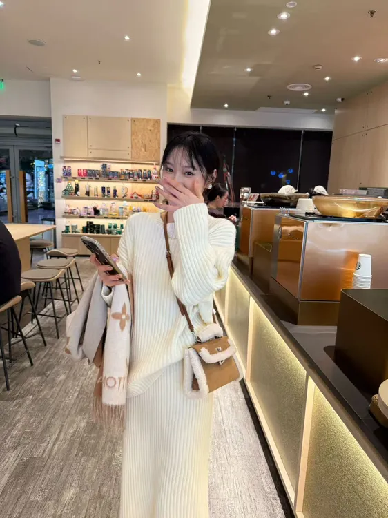 竖条纹厚实保暖半裙时尚套装20241211