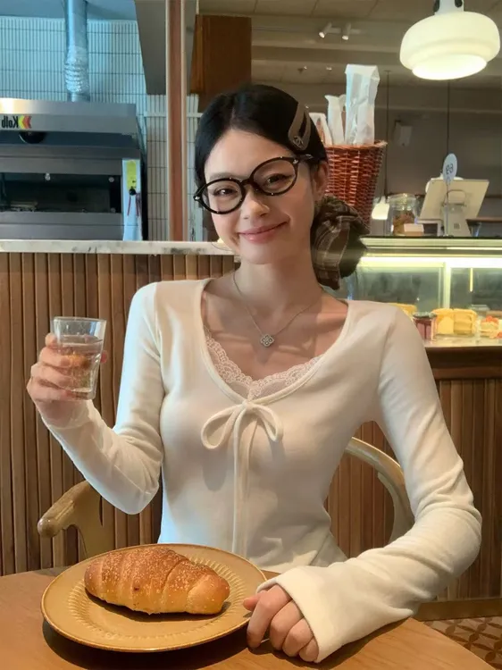 韩系绑带蕾丝花边v领内搭打底衫女冬季单穿设计长袖t恤修身上衣潮