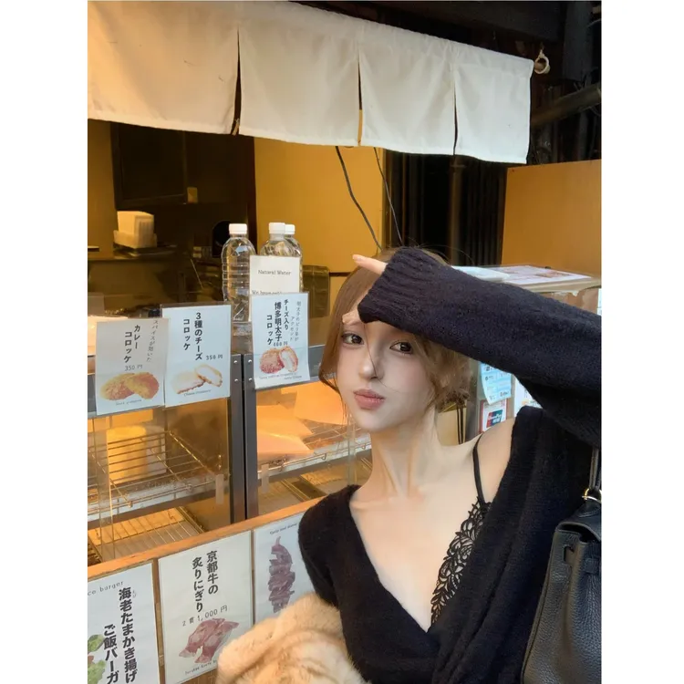 法式气质女神时尚高级感收腰针织衫V领新款上衣配高腰休闲裤套装