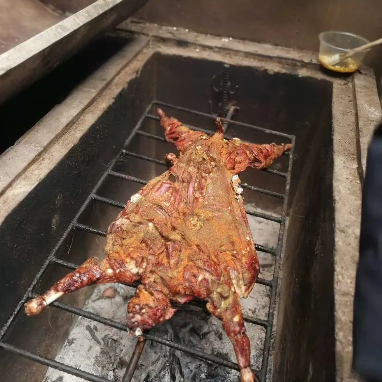 湖北宜昌百里荒烤全羊