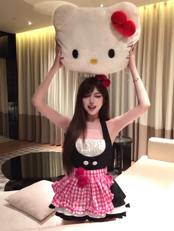 【蜜桃】辣妹纯欲风可爱少女挂脖连衣蓬蓬裙格纹套装制服