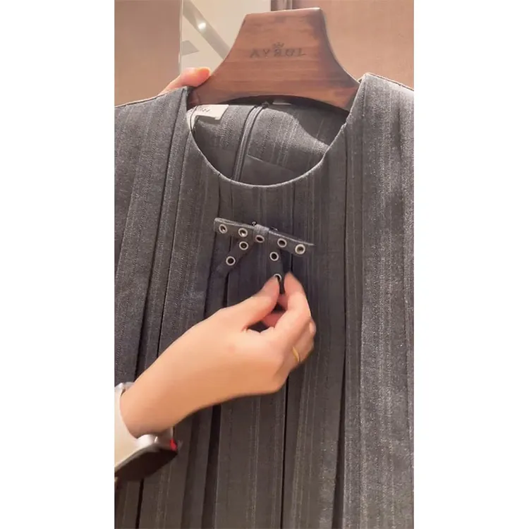 气质通勤两件套女夏季蝴蝶结圆领撞色拼接无袖上衣百褶半身裙套装