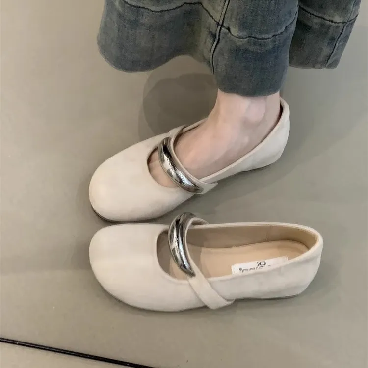 韩国法式温柔晚晚风浅口小单鞋女2025年春夏款时尚金属扣玛丽珍鞋