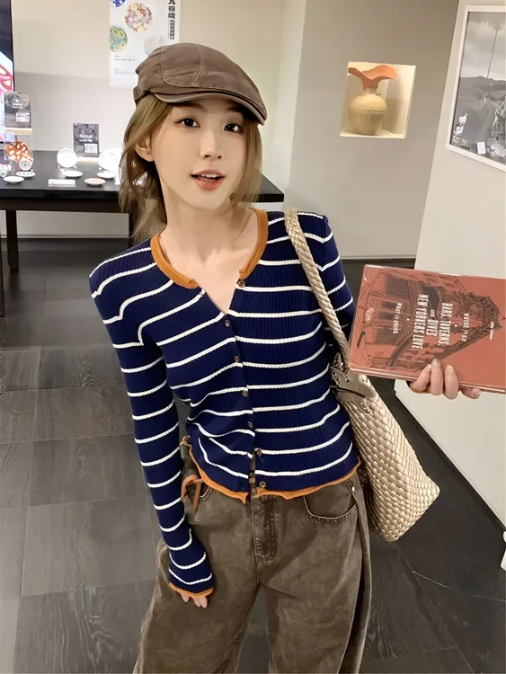韩系早秋穿搭深蓝色条纹针织上衣女秋季新款内搭打底衫设计感小众