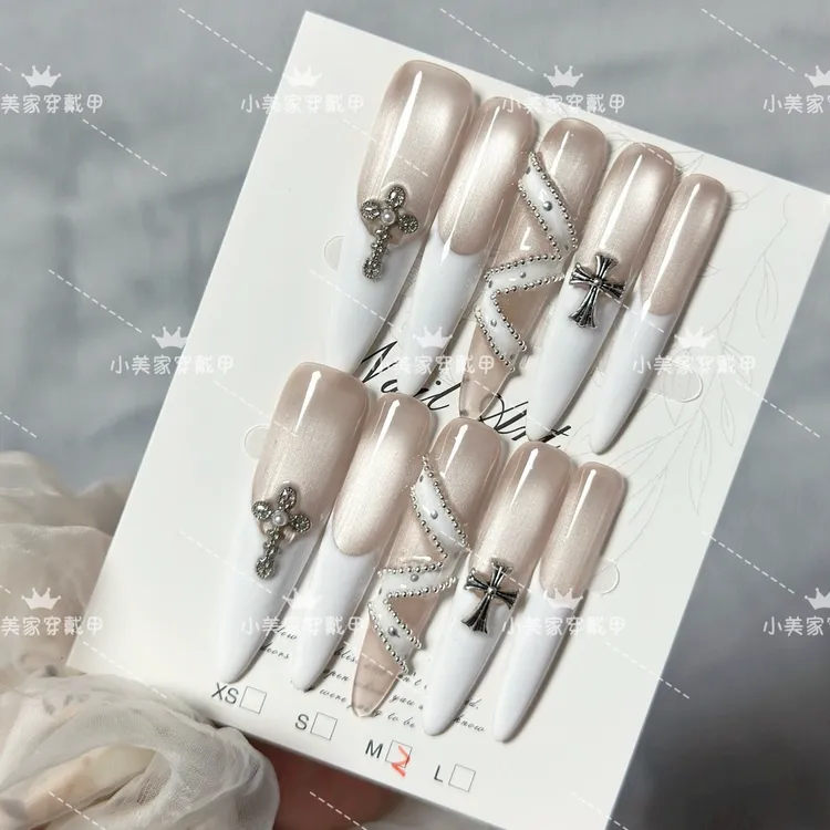 （白色s弯绷带）法式猫眼秋冬显白高级清冷感镶钻爆闪纯手工穿戴甲