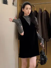 气质V领拼接木耳边丝绒连衣裙+高领针织内搭上衣套装