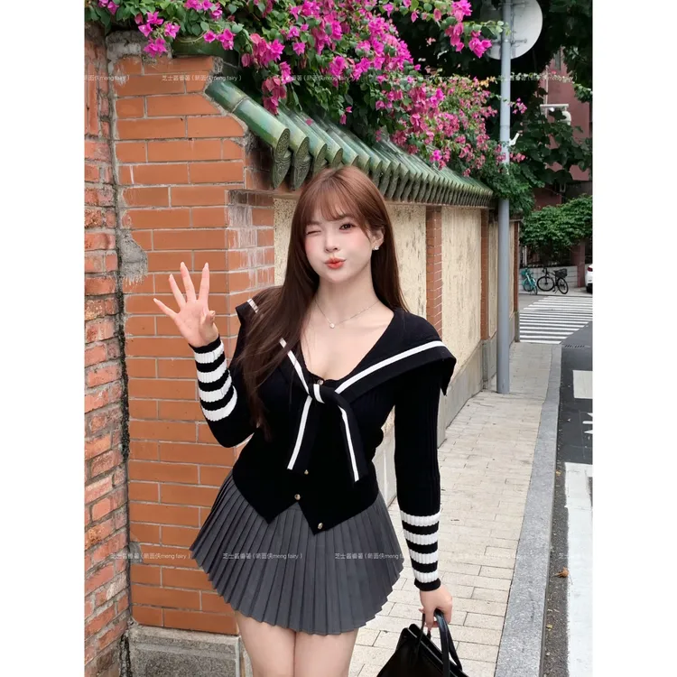 萌面侠【写意线条】学院风海军领拼接上衣百搭百褶裙套装6499 7022