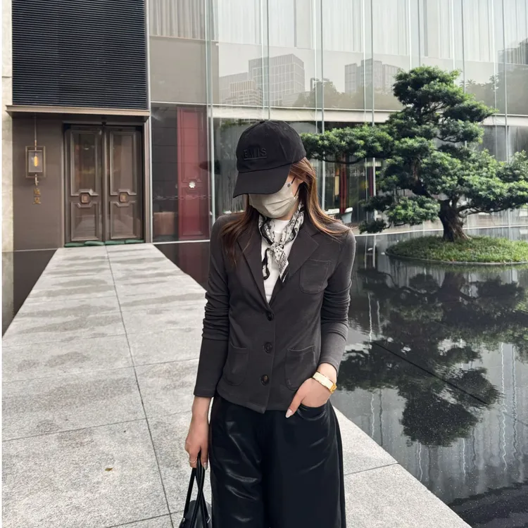 小敏「格雷高知」莫代尔棉混纺深V枪驳领修身长袖外套UTAZ1035