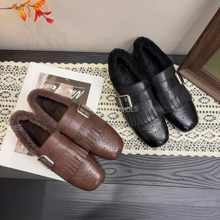 欧货英伦风单鞋女加绒2025冬季新款百搭德比布洛克时尚流苏小皮鞋