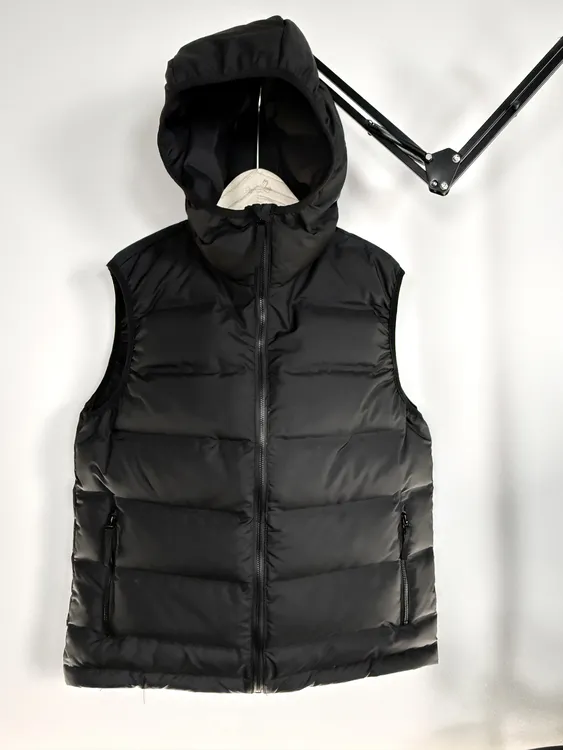 小蝴蝶家2025年新款羽绒连帽马甲女轻薄外套连帽黑色百搭马甲8111