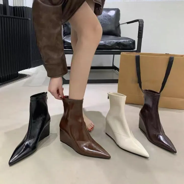 拉链后拉链方头坡跟女秋冬粗跟显瘦尖头短靴粗跟靴