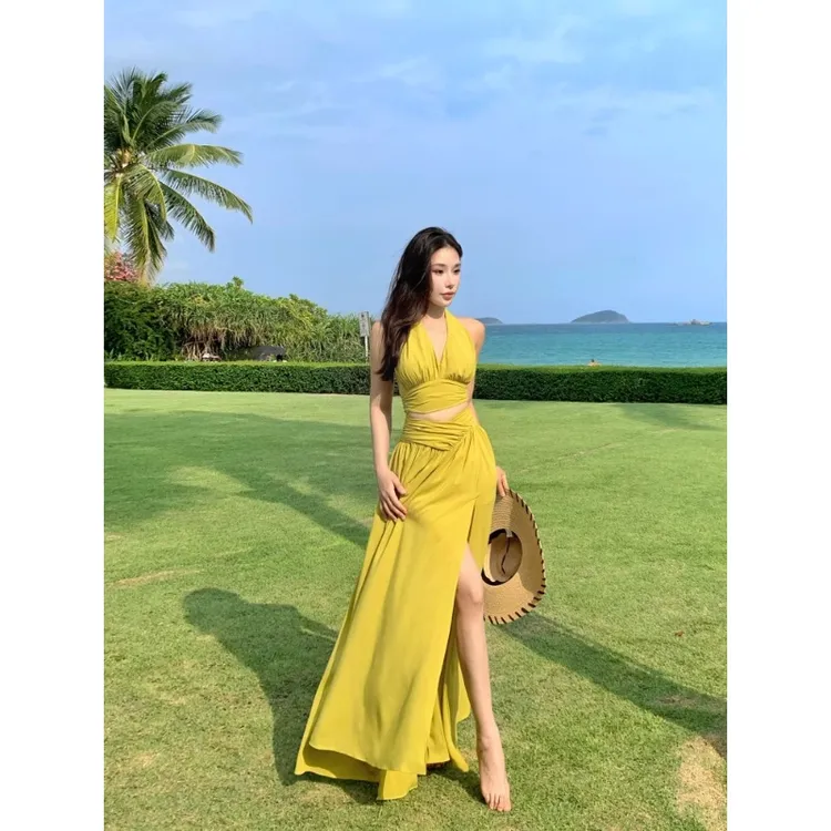 三亚海边度假绿色v领挂脖连衣裙女纯欲性感露背收腰气质开叉长裙