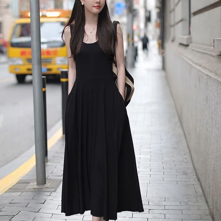 法式显瘦黑色吊带连衣裙女赫本小黑裙春秋修身打底垂感夏天背心裙