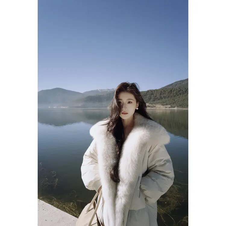 ICELOLLY狐狸毛领白鸭绒长款羽绒服女2025新款独特漂亮冬装厚外套