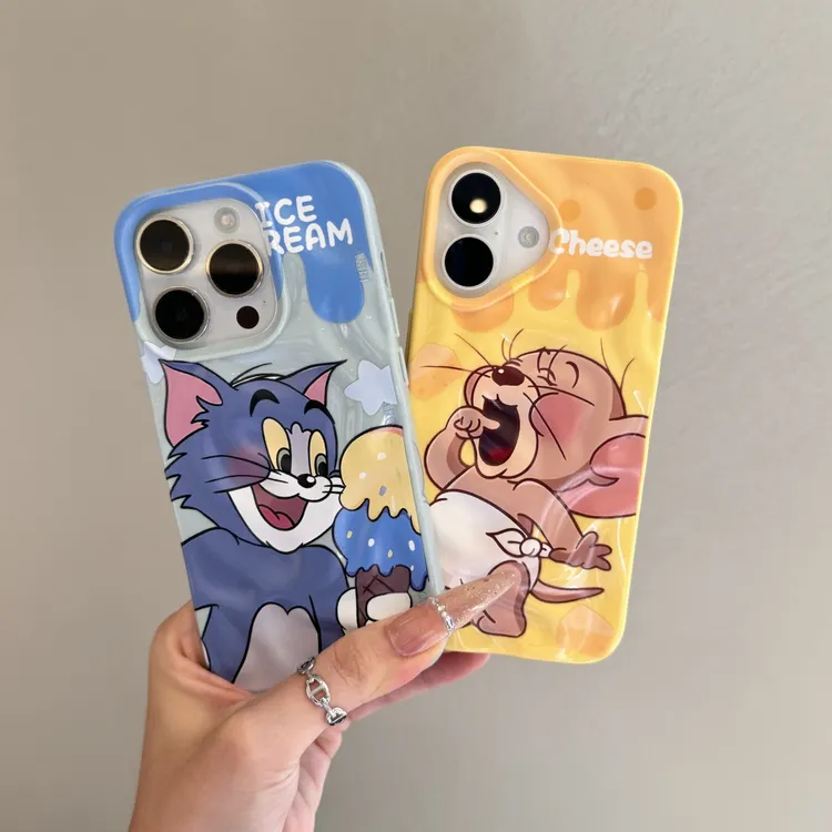 卡通猫和老鼠牛奶壳适用iPhone16苹果14promax情侣手机壳15防摔13