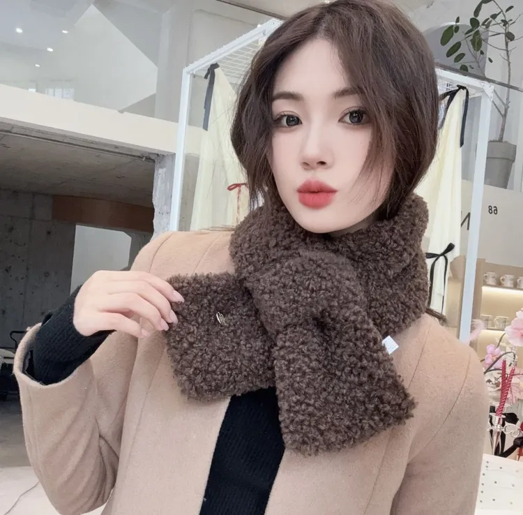 爆款2025新款女冬季防寒保暖围巾送女友生日礼物围脖百搭护颈脖套