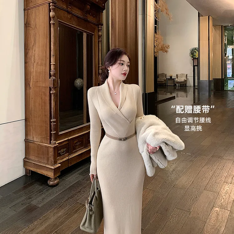 林关关【秋冬新宠】 高级感温柔气质修身女秋V领收腰针织包臀连衣裙